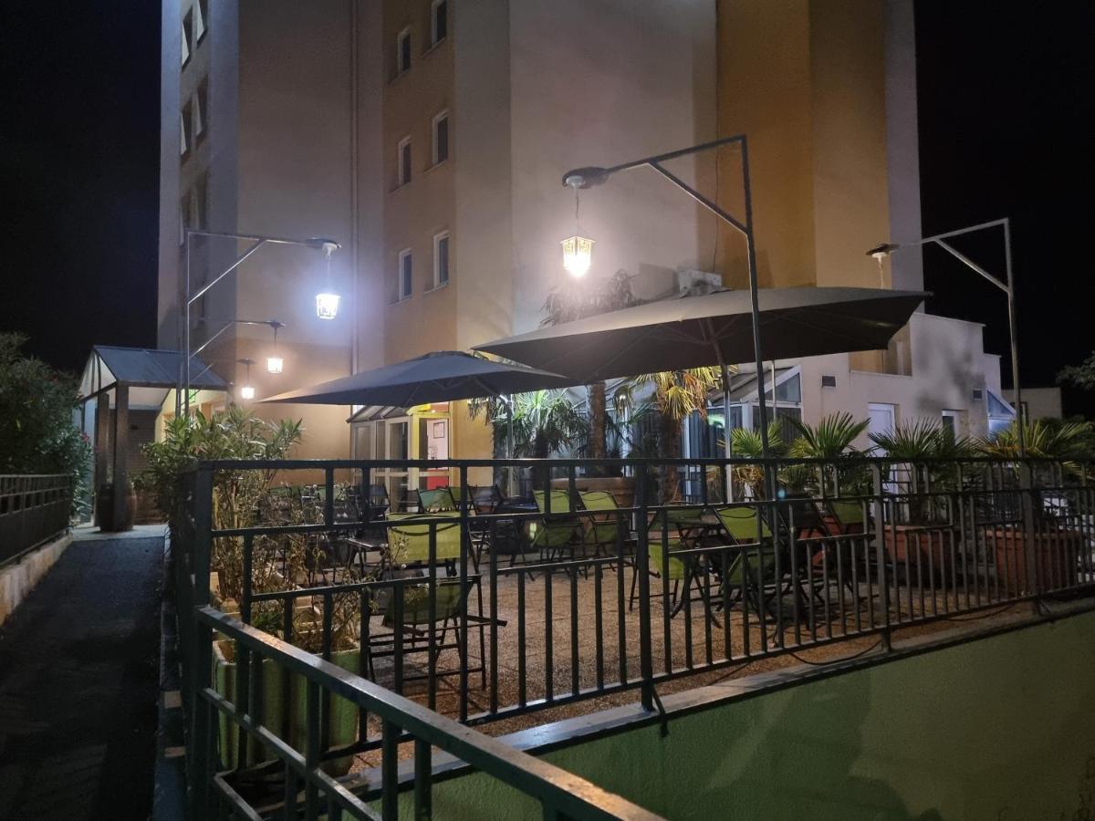 Hotel Restaurant Le Relais - Pau Nord Lons Dış mekan fotoğraf